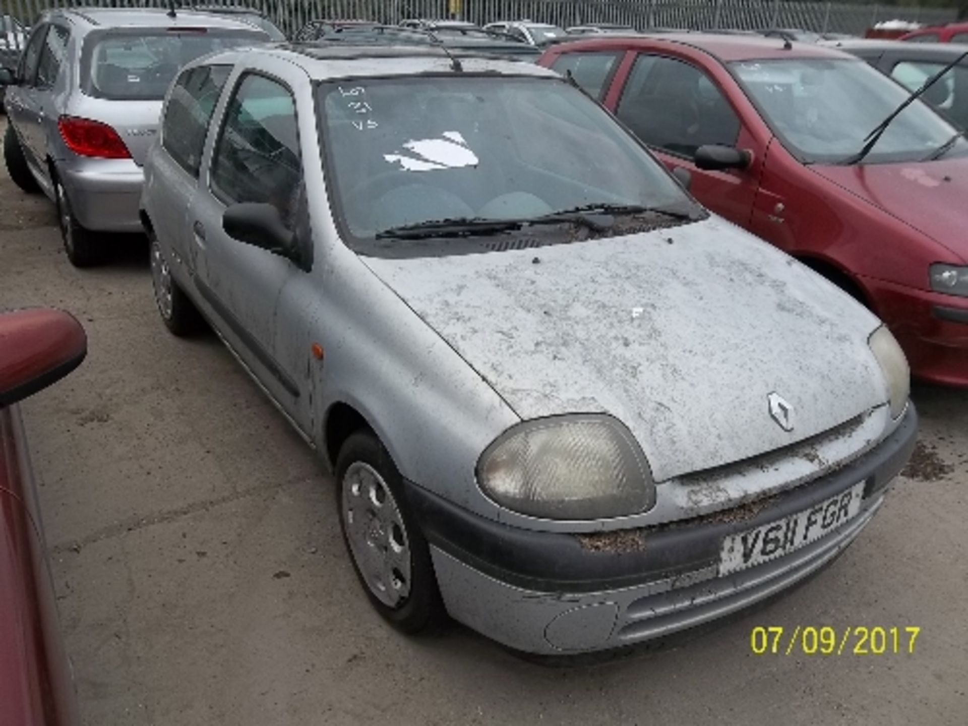 Renault Clio RN - V611 FGR Date of registration: 28.09.1999 1149cc, petrol, manual, grey Odometer - Image 2 of 4