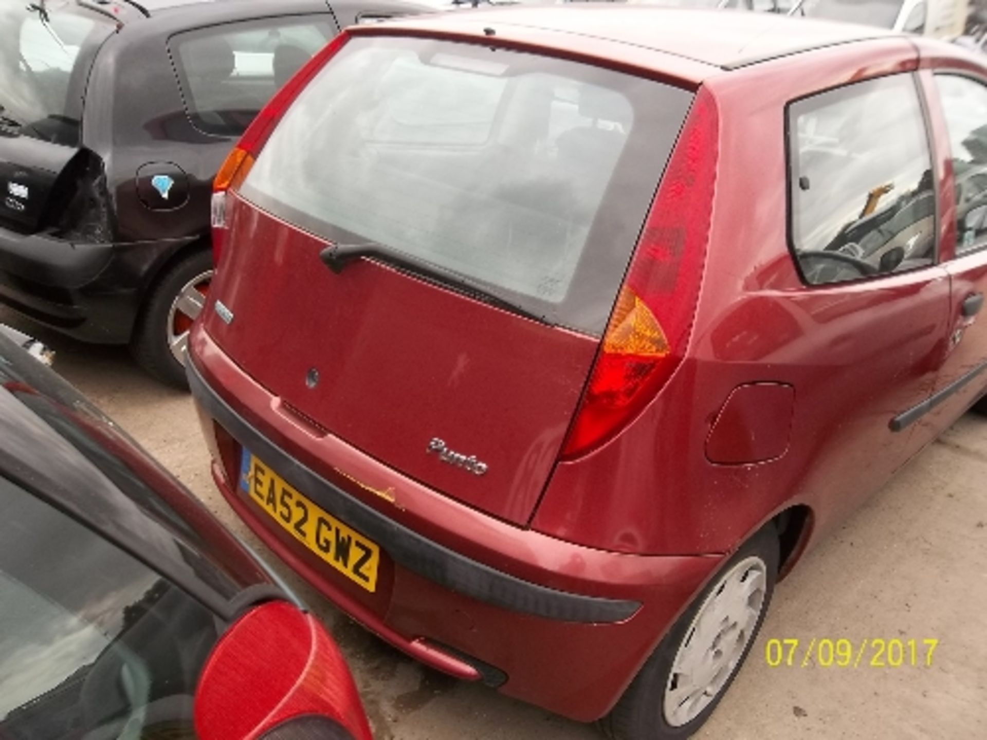 Fiat Punto Active Sport - EA52 GWZ Date of registration: 31.10.2002 1242cc, petrol, manual, red - Image 3 of 4