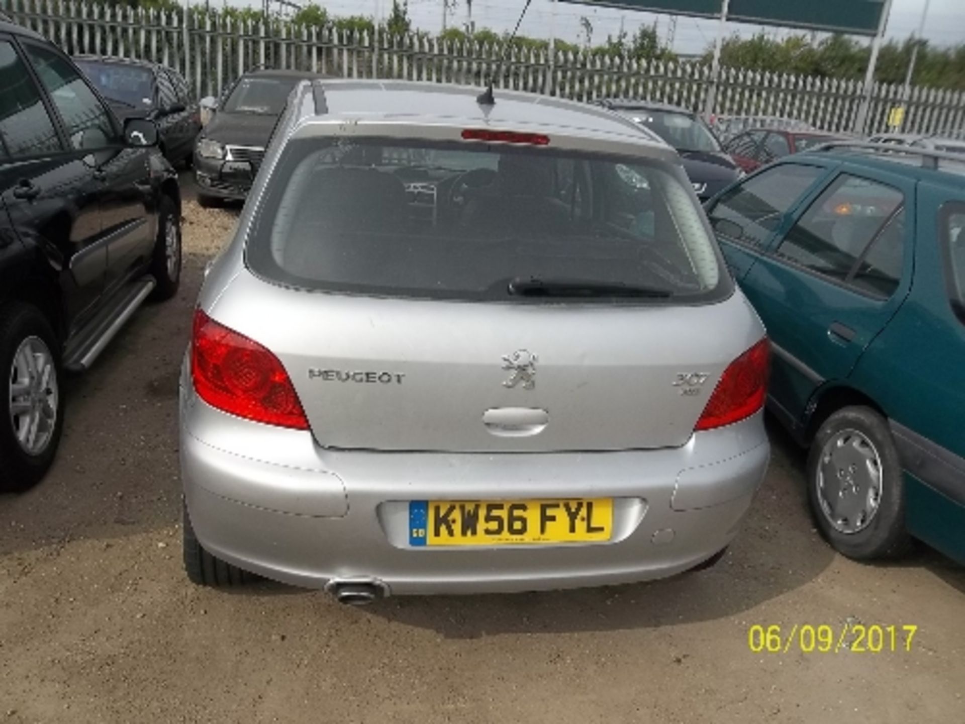 Peugeot 307 Sport HDI - KW56 FYL Date of registration: 30.01.2007 1560cc, diesel, manual, silver - Image 3 of 4