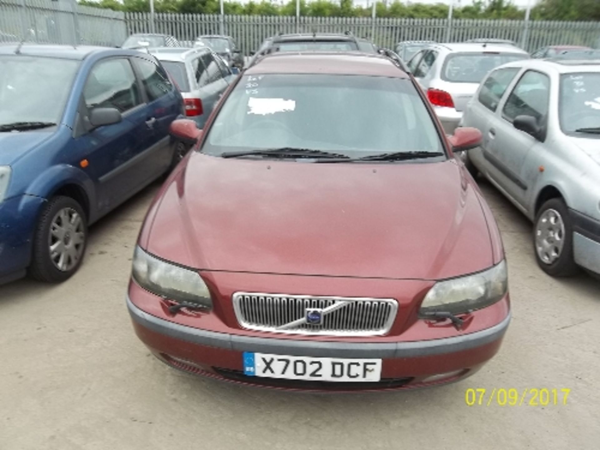 Volvo V70 T Estate - X702 DCF Date of registration: 15.09.2000 2435cc, petrol, manual, red