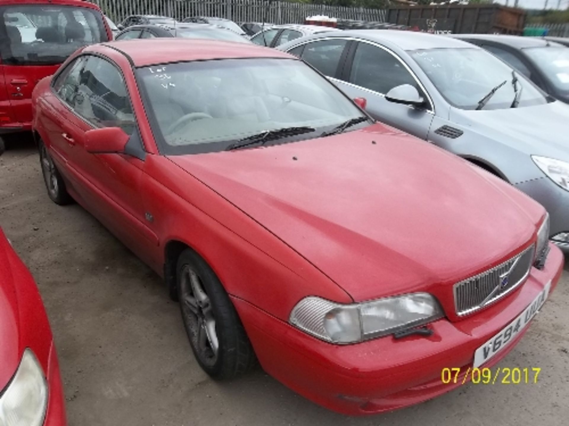 Volvo C70 T5 Coupe - V694 UUA Date of registration: 14.12.1999 2319cc, petrol, manual, red - Image 2 of 4