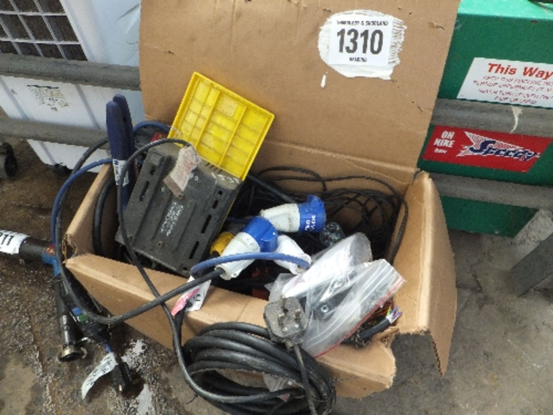 Box of electrical sundries