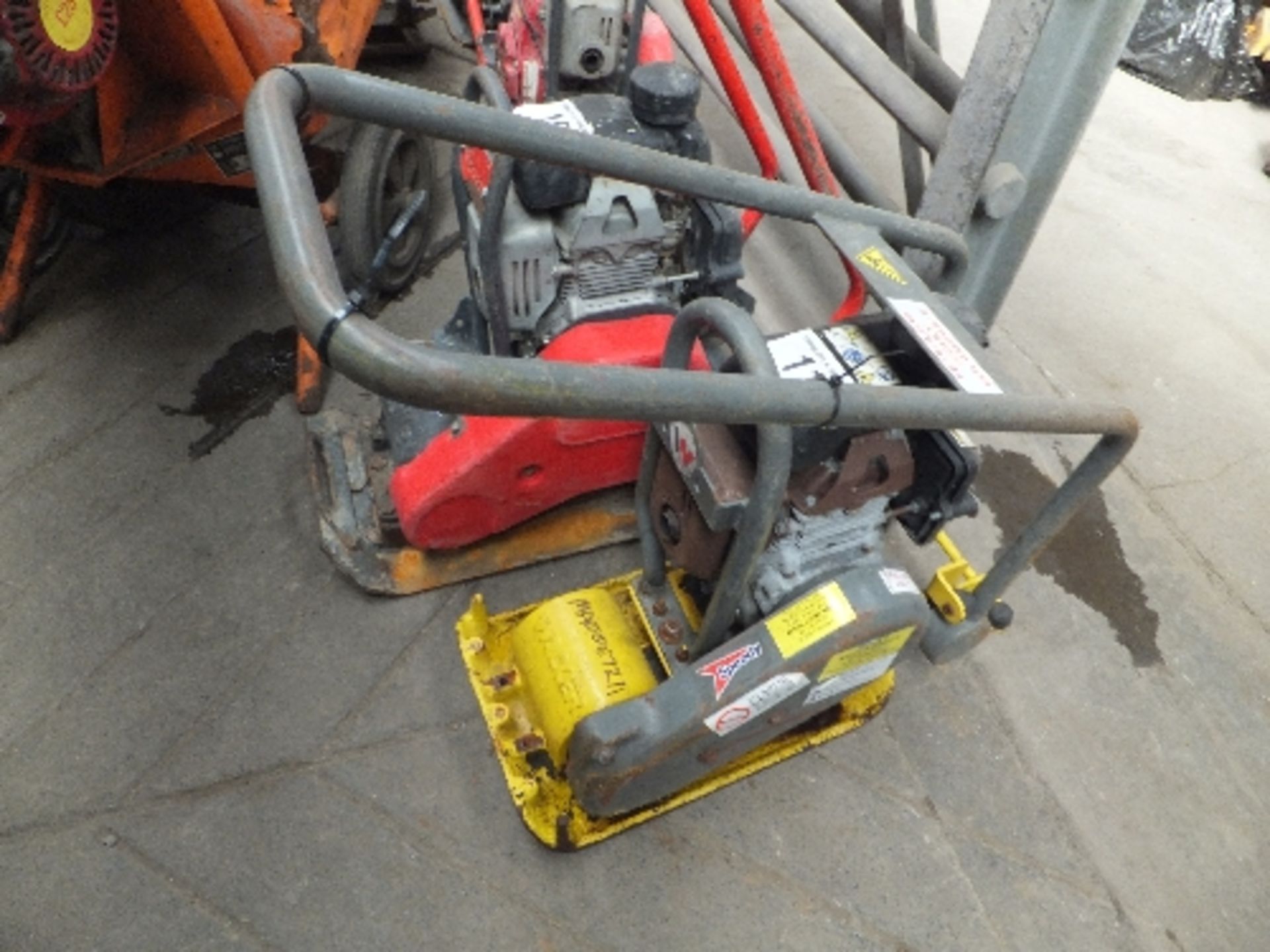 Wacker petrol plate compactor