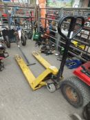 Pallet truck