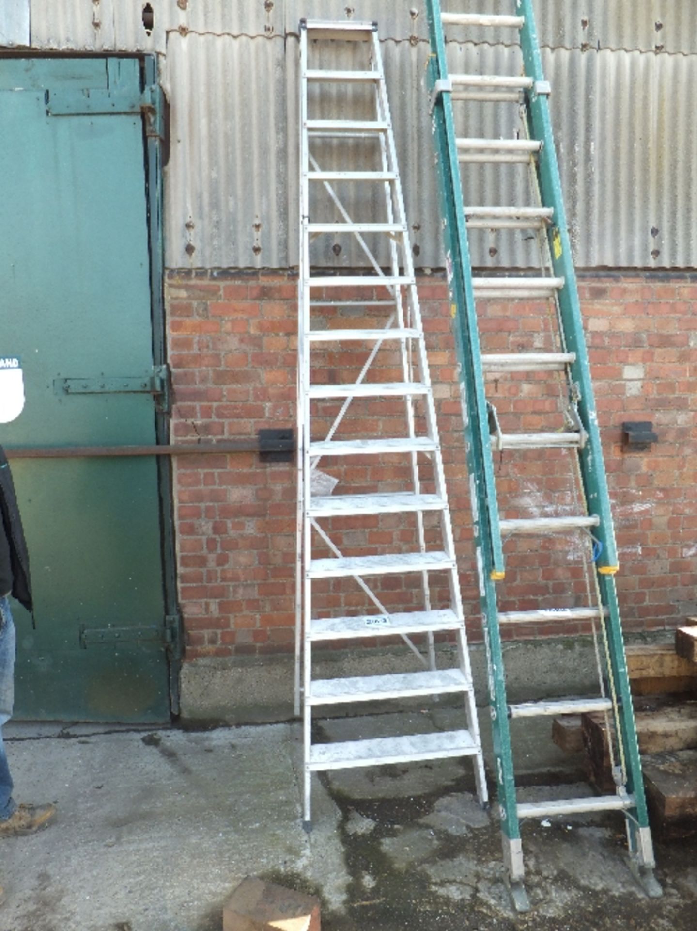 Aluminium step ladder