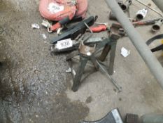 Pair of axle stands and 2 car jacks