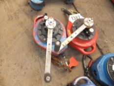 2 recovery winches