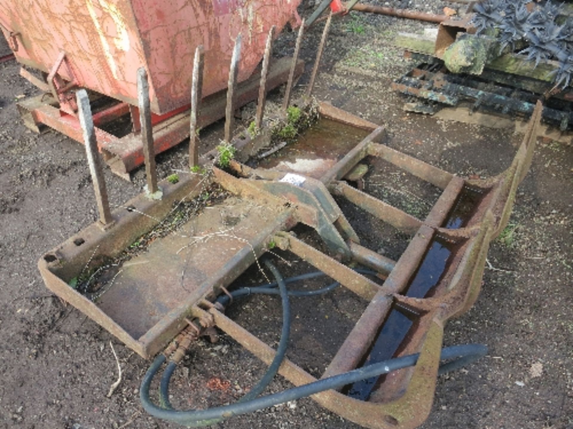 Foreloaded hydraulic dung/silage grab