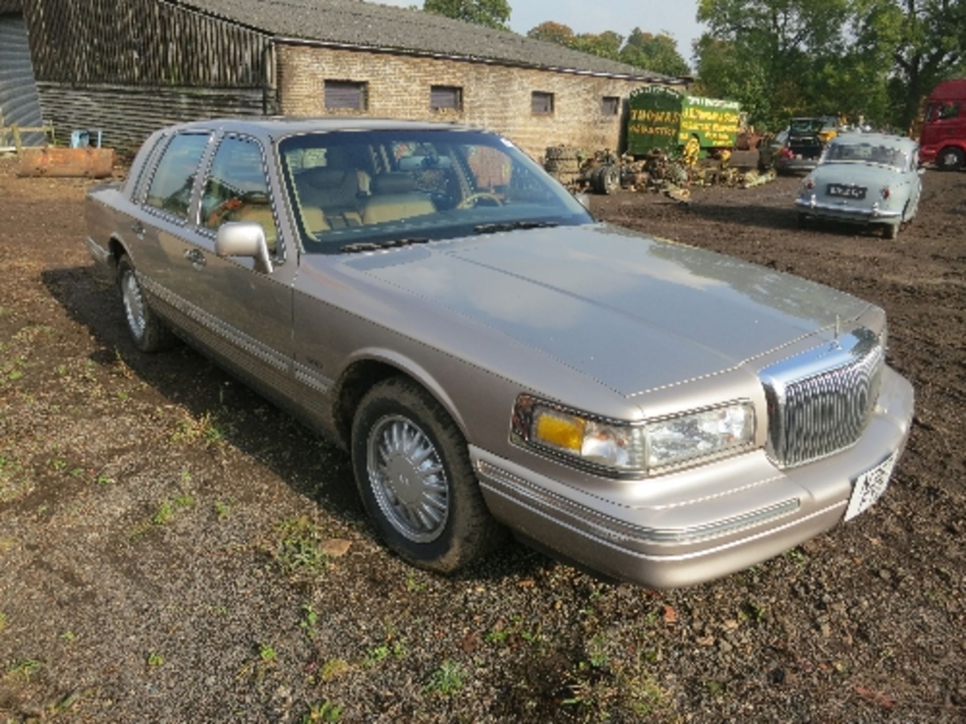 Lincoln town Car - N£67 FYD - 30.8.1995 - 4600cc - V5 - owners guide and some paperwork/service