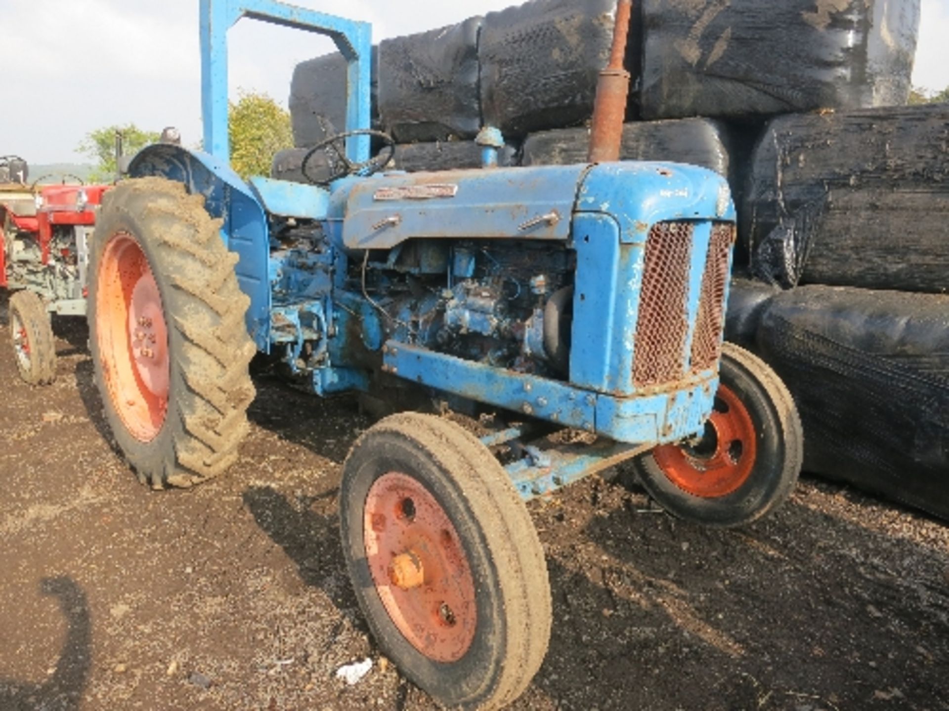 Fordson Super Major tractor with roll bar SN - 08C958137