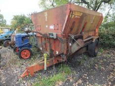 Taarup Kveneland feeder wagon