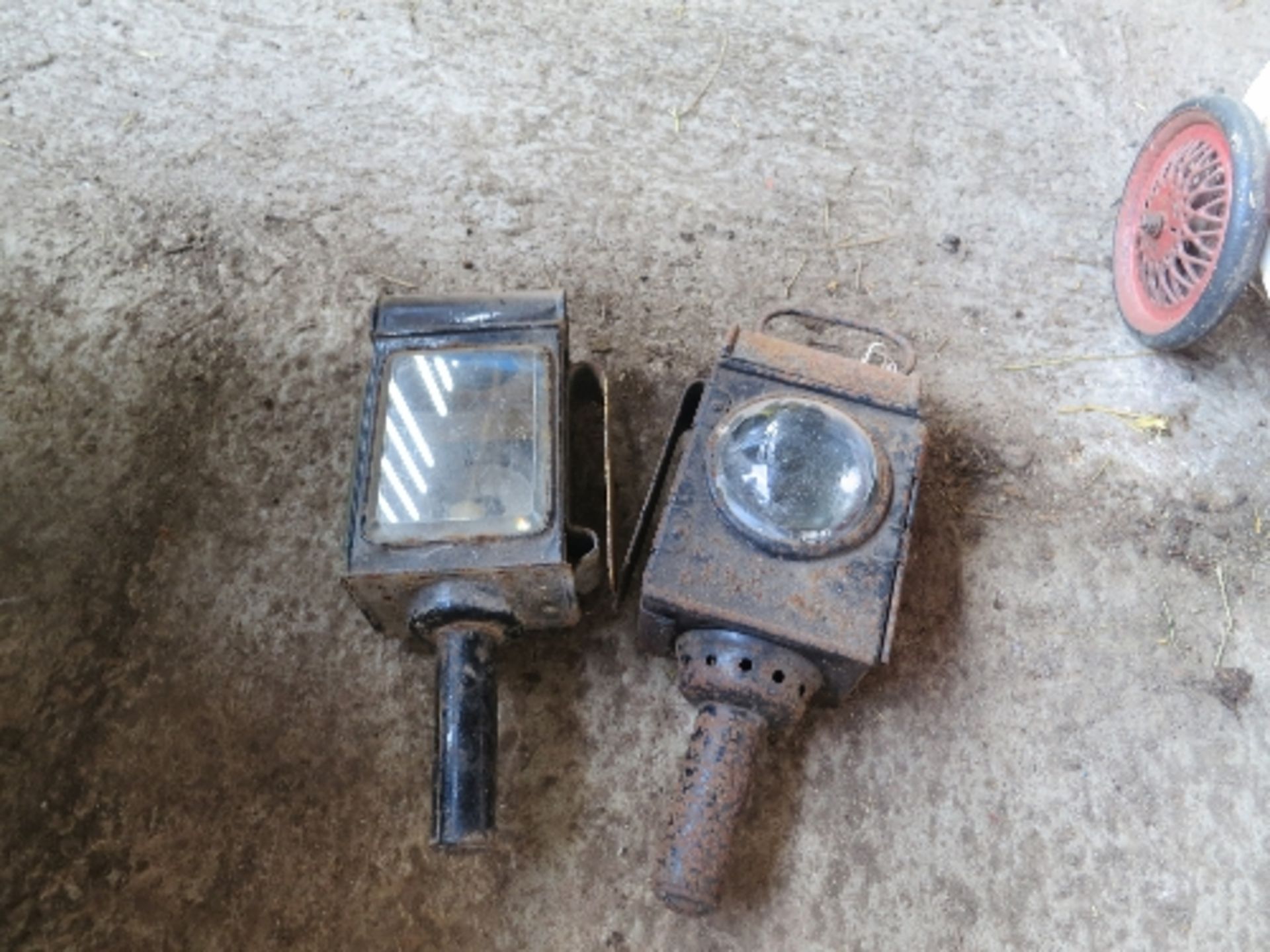 2 black carriage lamps