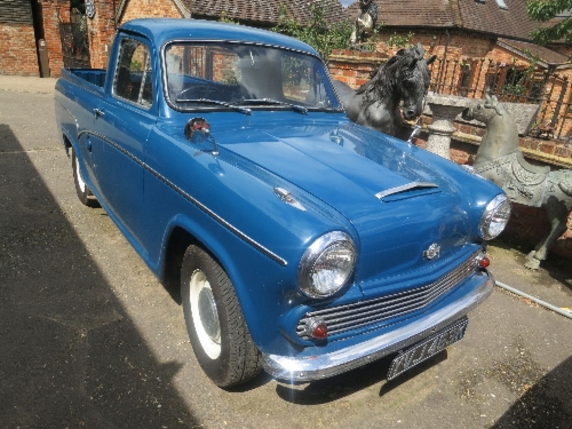 MORRIS 60 (55) 10CWT PICKUP Registration Number: YVJ 463J - 03/07/1972 - V5 - MOt expired August