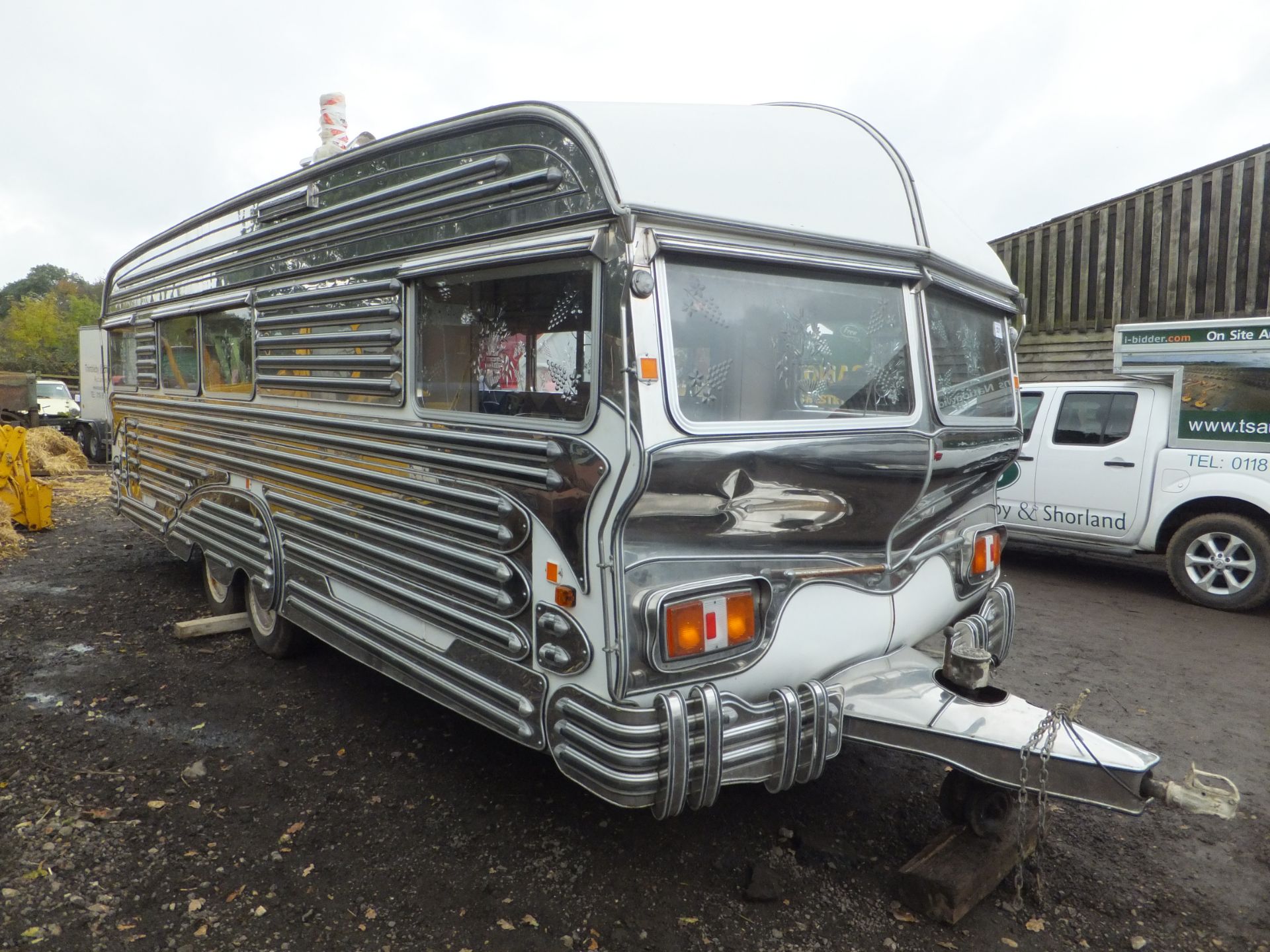 Vickers Romany Gypsy tandem axle caravan - Image 6 of 9