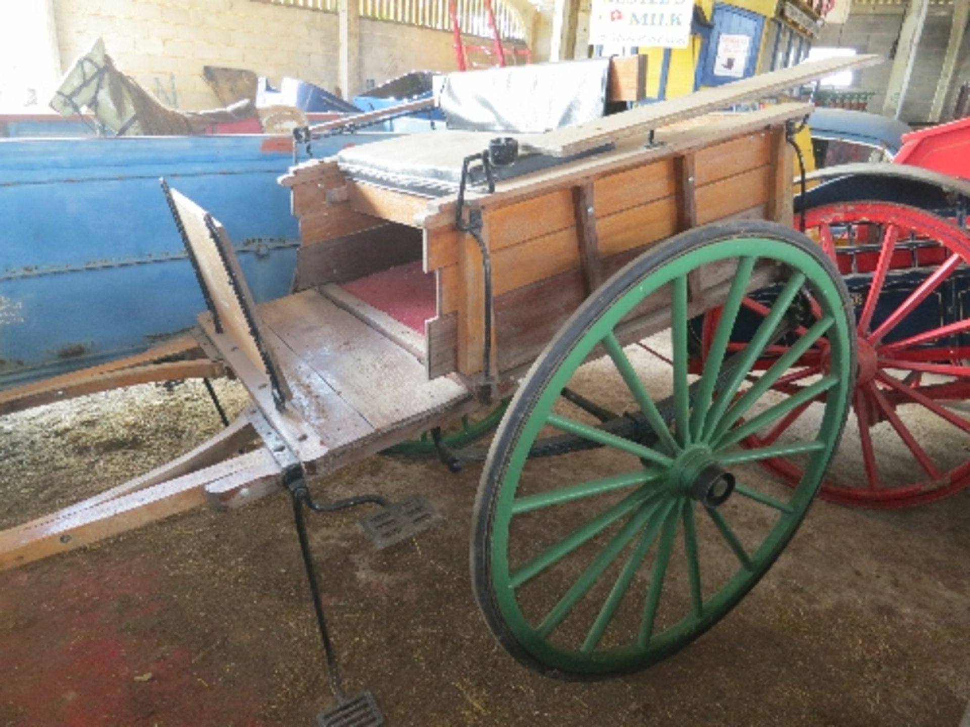 TWO-WHEELED COUNTRY CART