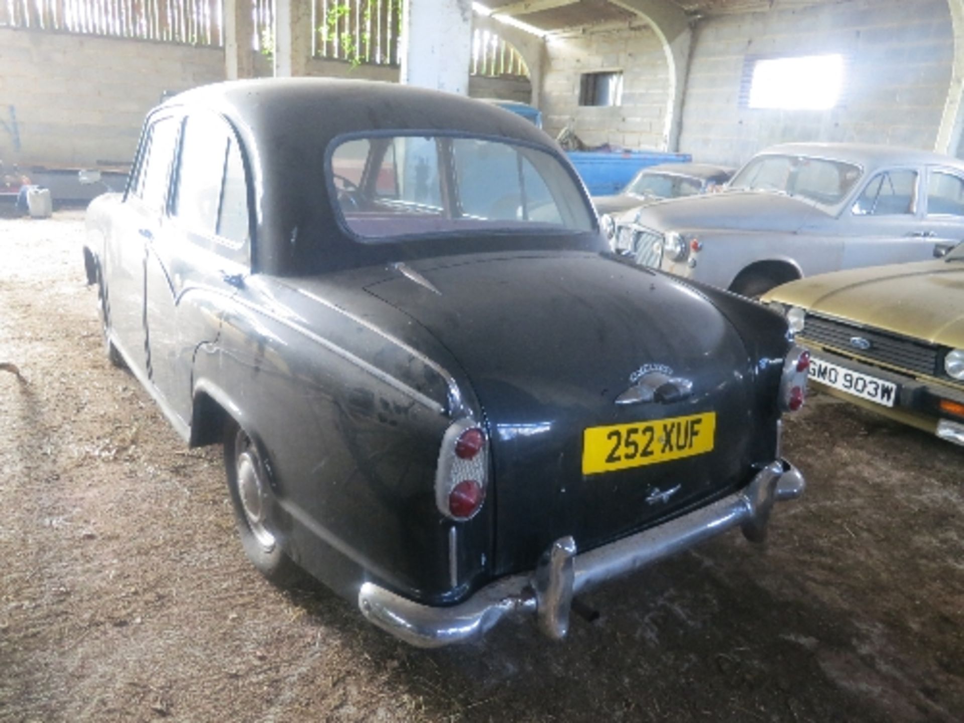 MORRIS OXFORD 1500 SERIES Registration Number: 252 XUF - C1955/56 - 1489 cc - no documents - Image 2 of 2