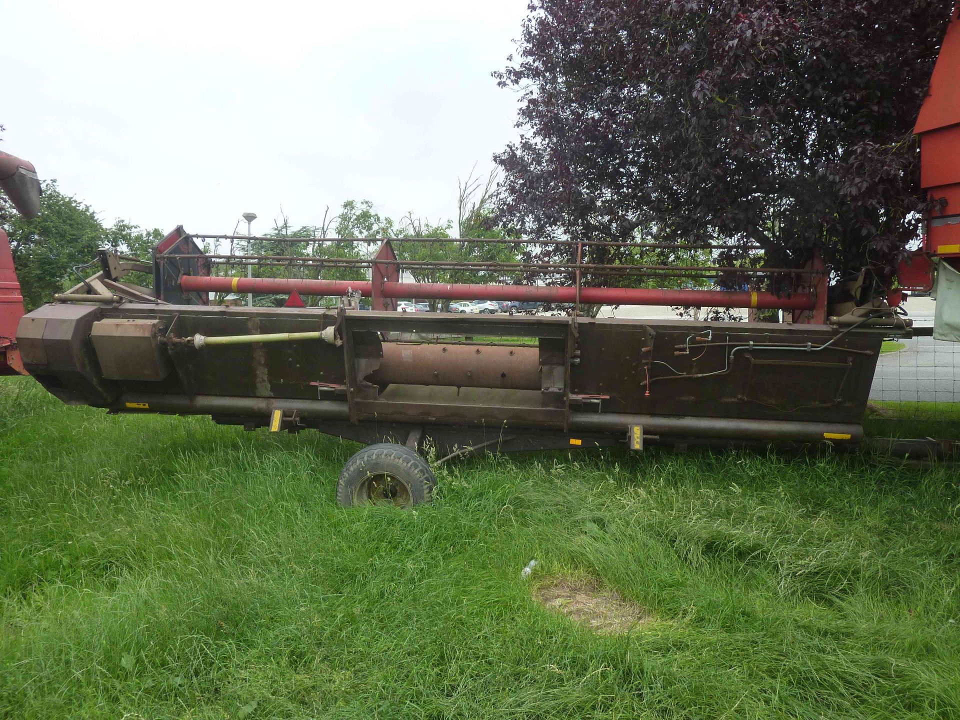 5055 Massey Ferguson 36 combine with header - Image 2 of 2