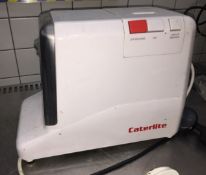 2 x Kitchen Appliances Including Caterlite Meat Mincer - CL188 - Ref 2ND98 - Location: London W1J