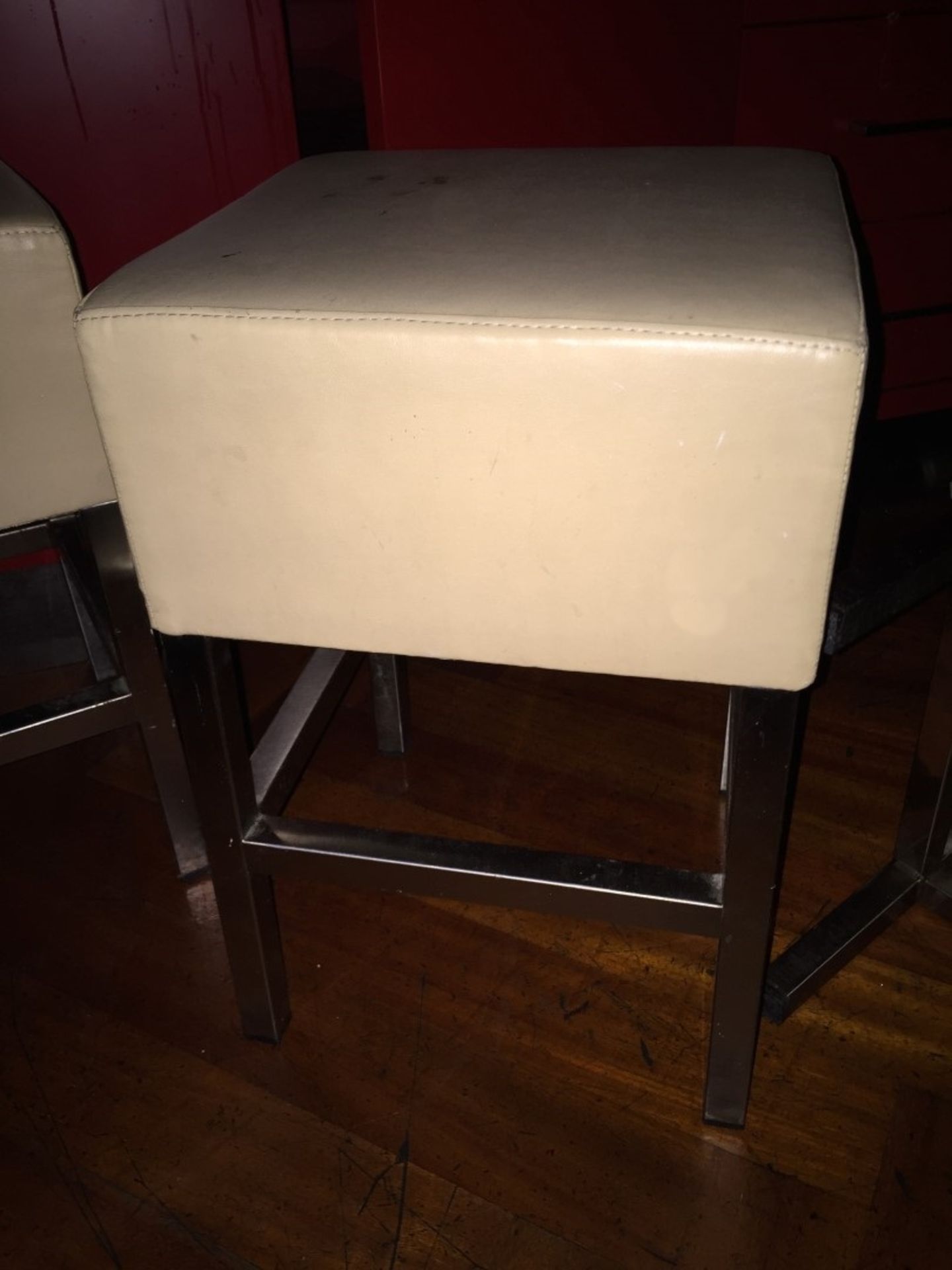 2 x Pub Barrel Table With Three Designer Pedrali Cream Leather / Chrome Bar Stools - CL188 - Ref B36 - Image 6 of 10