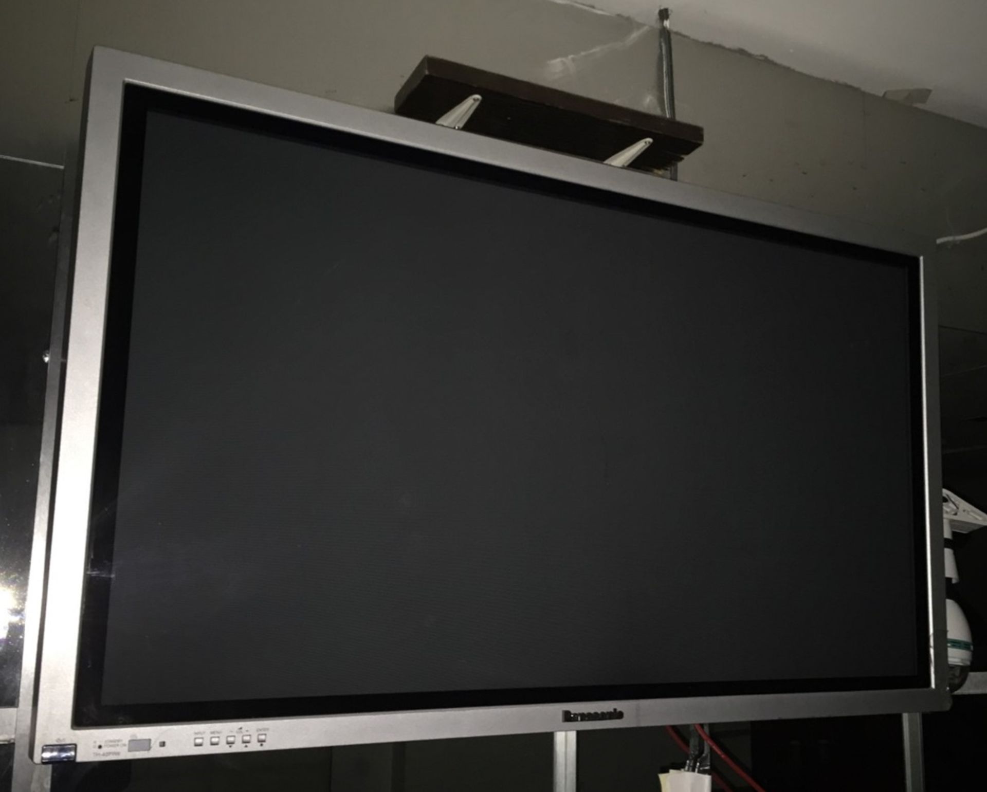 1 x Panasonic Flat Screen Television With Wall Bracket - Large Size - CL188 - Ref B38 - Location: