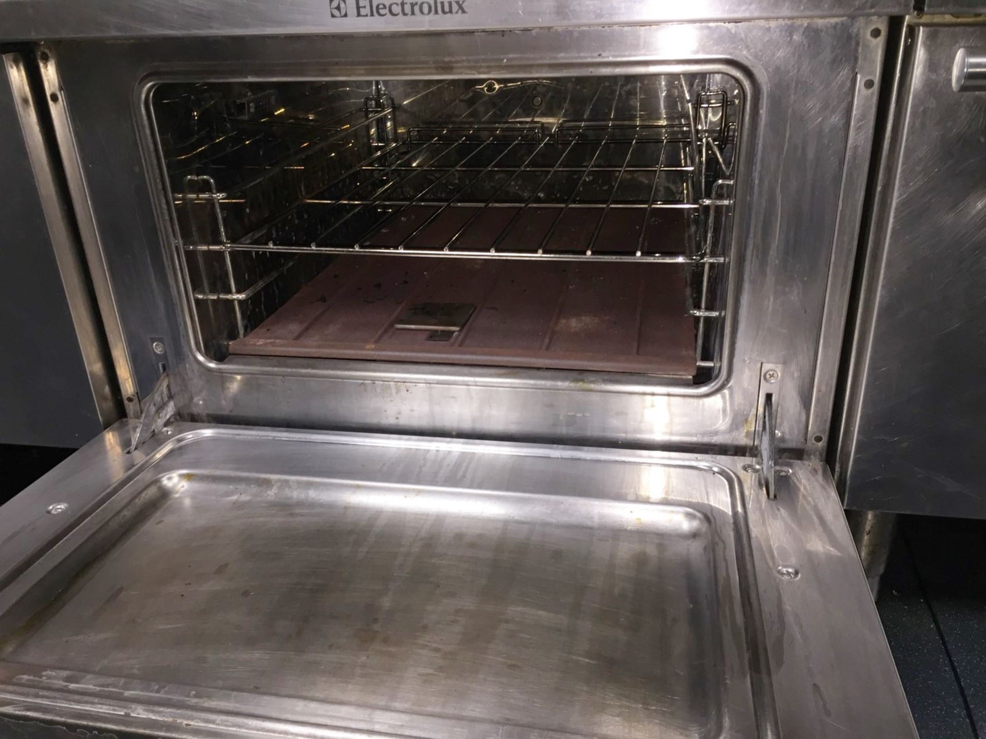 1 x Electrolux Commercial Stainless Steel Solid Top Oven With A Durable Cast-iron Cooking Surface - - Image 6 of 19