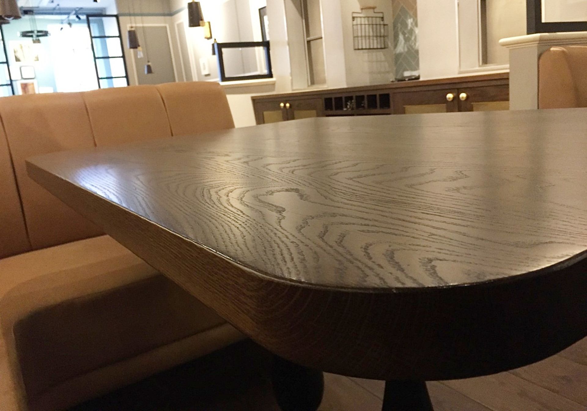 1 x Luxurious High End Shaped Restaurant Table - Features A Stunning Solid Wood Top With A - Image 5 of 10
