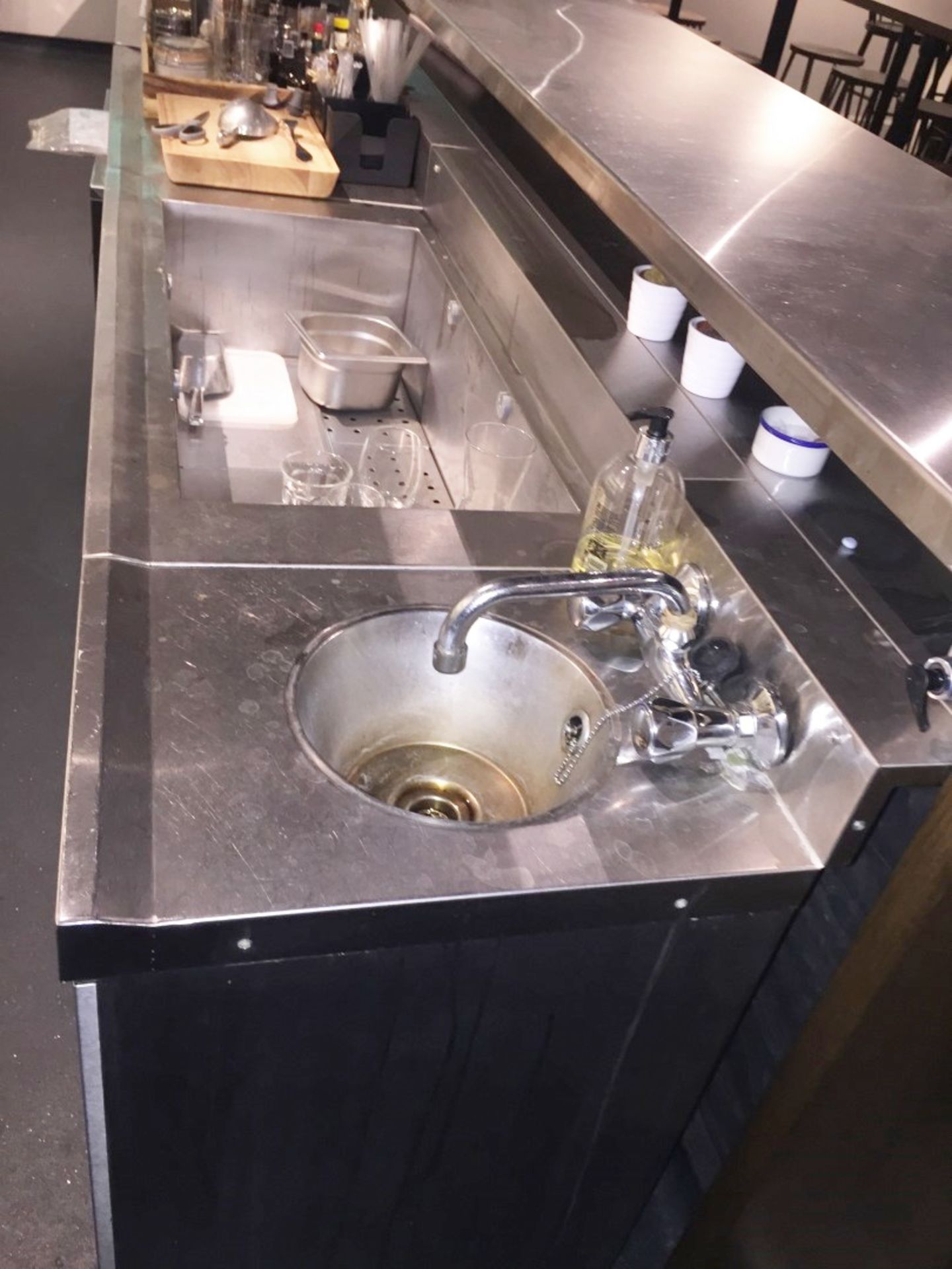 1 x Stainless Steel Commercial Wash Station Area - 251cm x 70 x H92- Dimensions: - Ref: WS/GF031 - O - Image 2 of 4