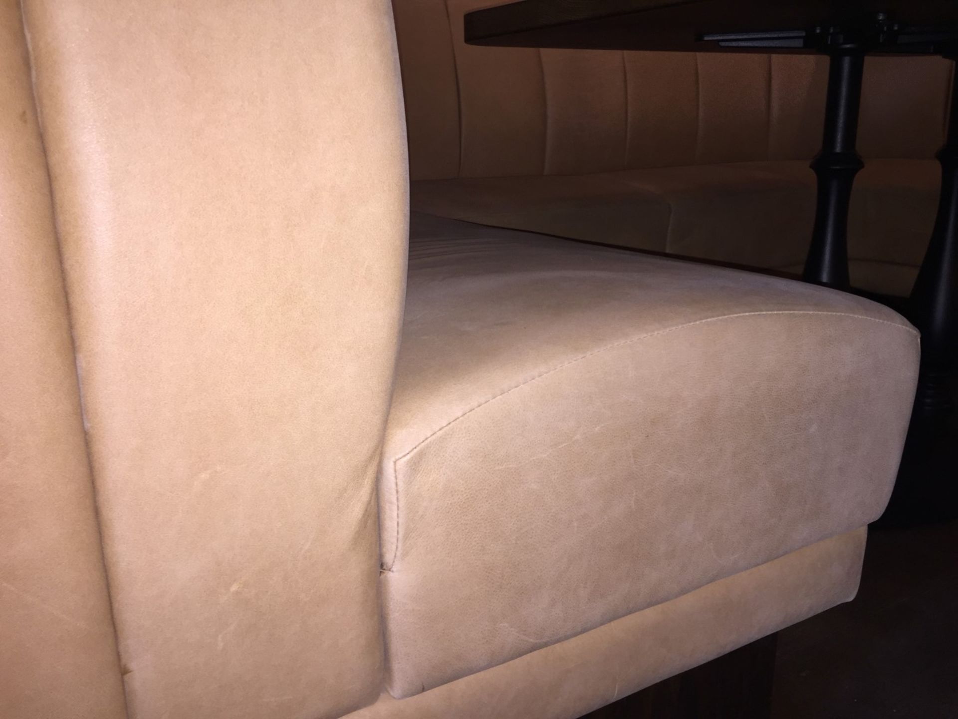 1 x Luxurious High End Curved Seating Booth - Tastefully Upholstered In Cream Leather with - Image 9 of 14