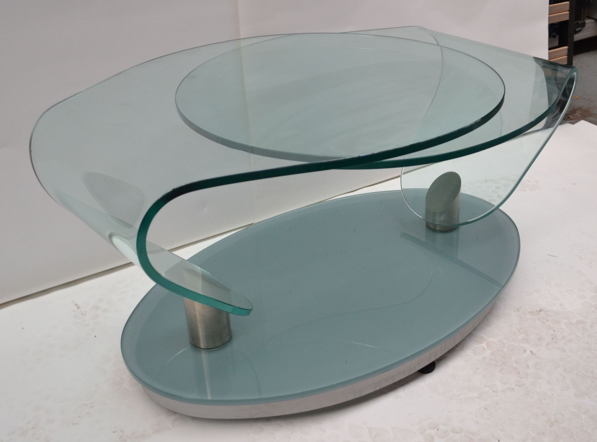 1 x Contemporary Swivelling Glass Coffee Table - AE007 - CL007 - Location: Altrincham WA14 - NO VAT
