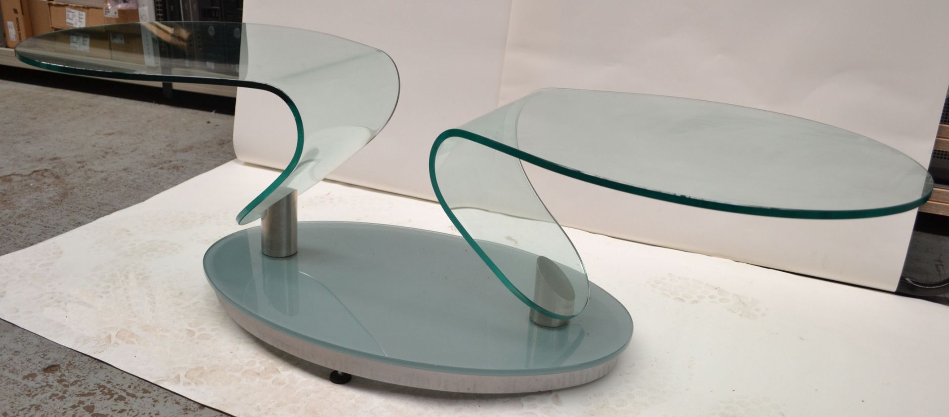 1 x Contemporary Swivelling Glass Coffee Table - AE007 - CL007 - Location: Altrincham WA14 - NO VAT - Image 10 of 10