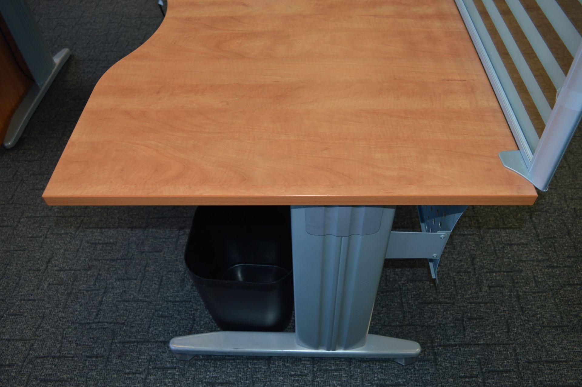 4 x Ergonomical Corner Office Desks With a Beech Finish, Cantilever Grey Coated Base, Cable Tidy - Image 6 of 18