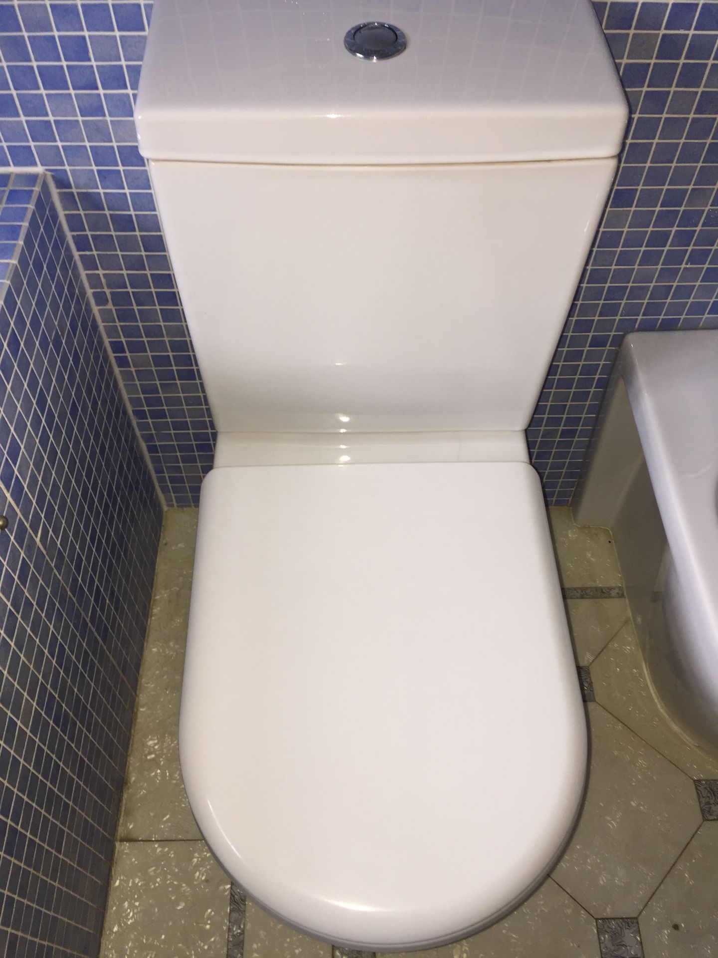 1 x Toilet And Bidet - More Information and Pictures To Follow - Both Preowned In Good Condition - - Bild 4 aus 6