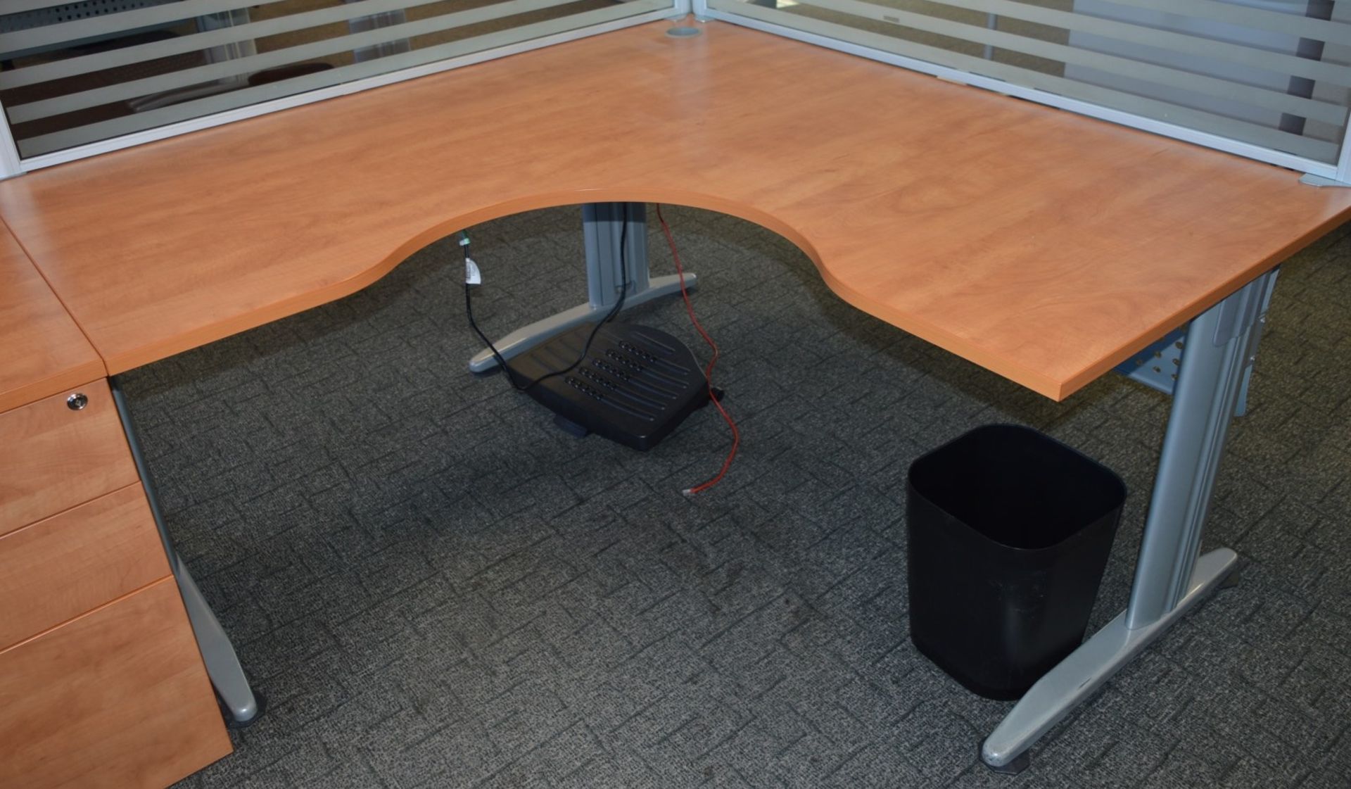 1 x Ergonomical Corner Office Desk With a Beech Finish, Cantilever Grey Coated Base, Cable Tidy - Image 2 of 4