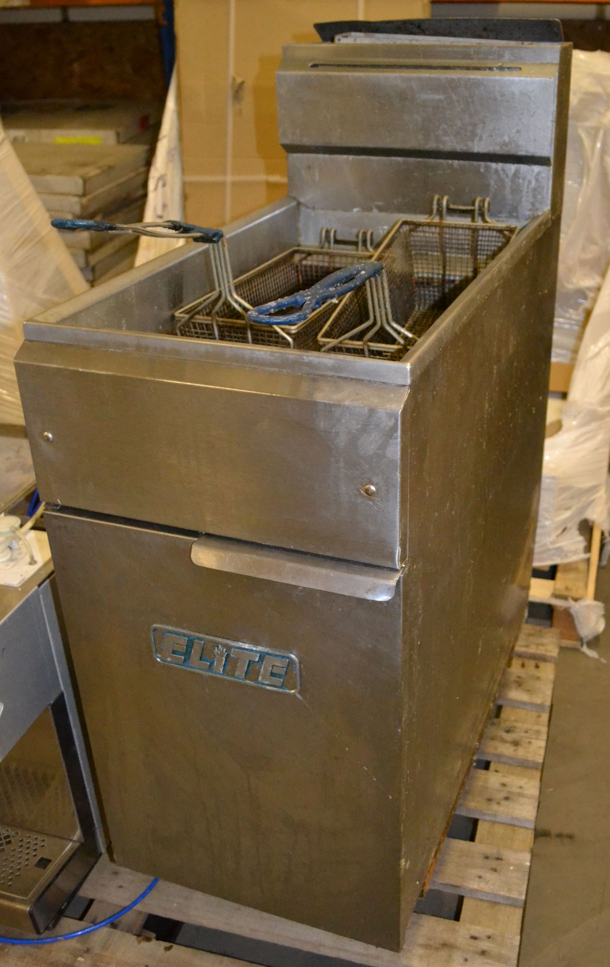 1 x Elite IFS-40 Free Standing Twin Basket Gas Fryer - Ref: FJC009 - CL124 - Location: Bolton BL1 -