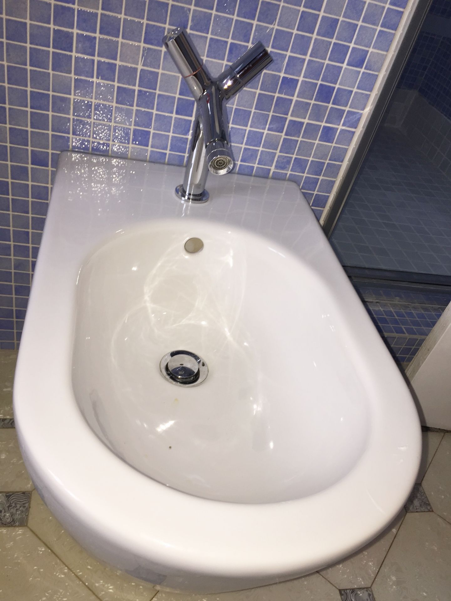 1 x Toilet And Bidet - More Information and Pictures To Follow - Both Preowned In Good Condition - - Bild 3 aus 6