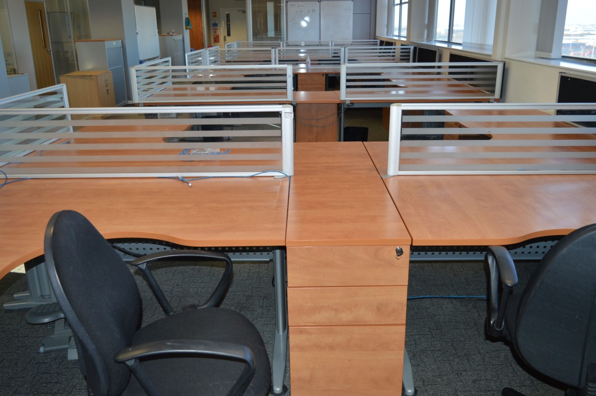 4 x Ergonomical Corner Office Desks With a Beech Finish, Cantilever Grey Coated Base, Cable Tidy - Image 13 of 18