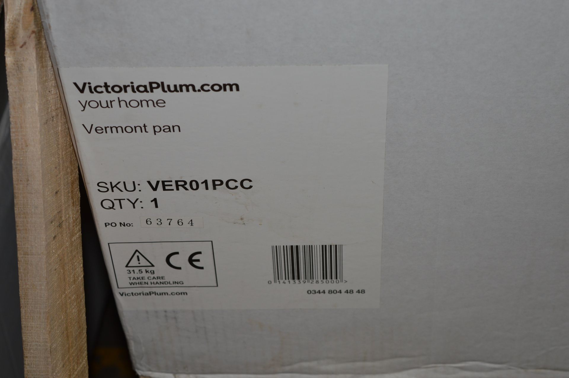 1 x Vermont Close Coupled Toilet Pan With Cistern - Unused Stock - CL190 - Ref BOLT082 - Location: - Image 2 of 5