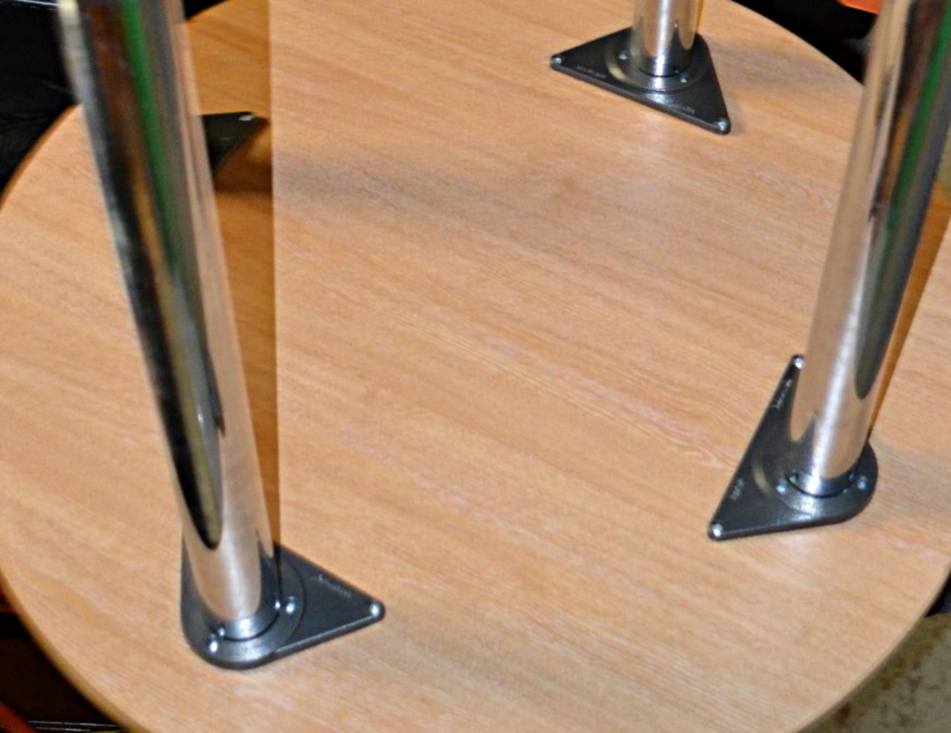 1 x Round Office Table With "Brevettato Gieffe" Metal Legs - Dimensions: Diameter 90cm x Height 74cm - Image 3 of 3