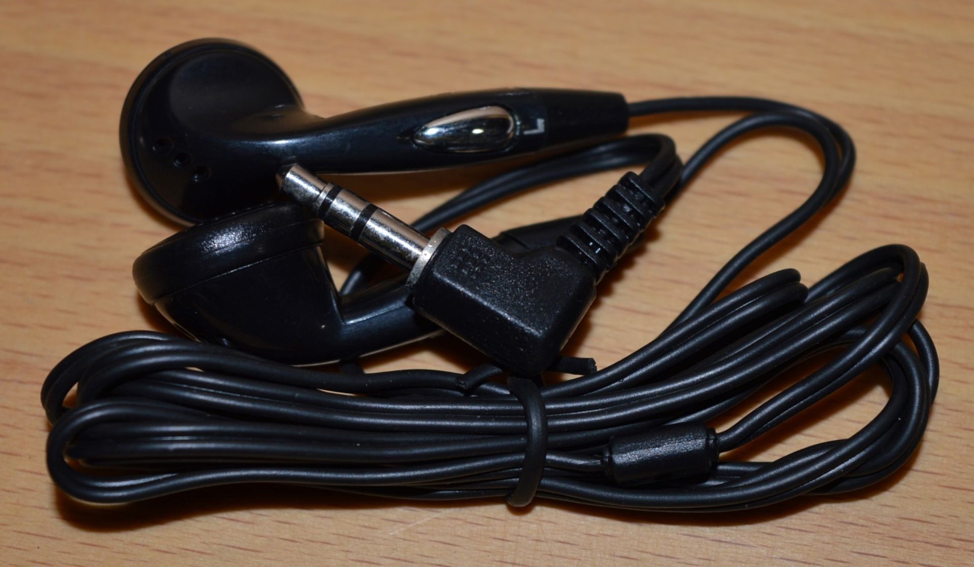 Approx 100 x Earbud Earphones - Type HL157 - 3.5mm Stereo Mini Plug - 32OHM - 107dB - New and Unused - Image 5 of 5