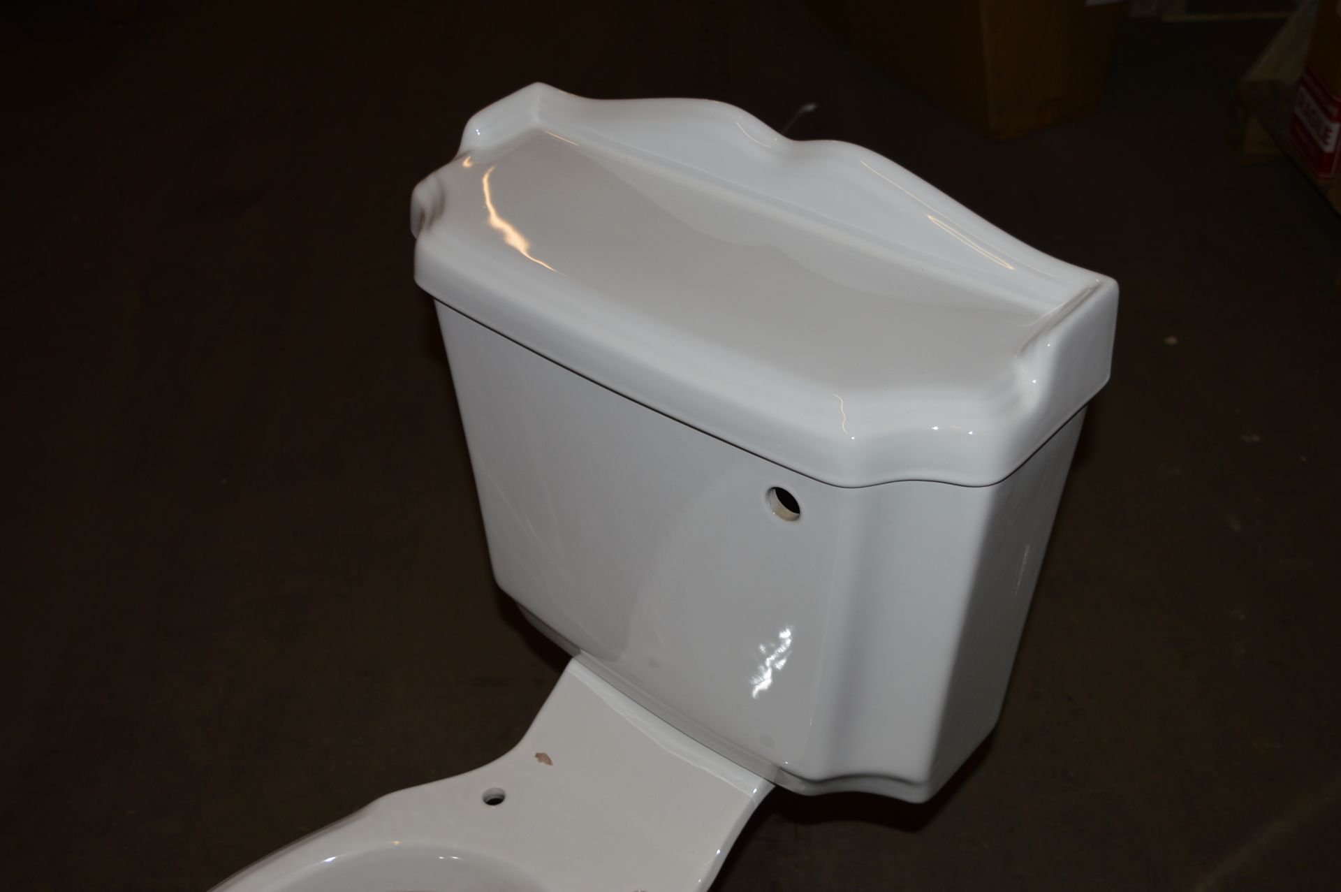 1 x Winchester Close Coupled Toilet Pan With Cistern and Toilet Seat - Unused Stock - CL190 - Ref - Image 3 of 9
