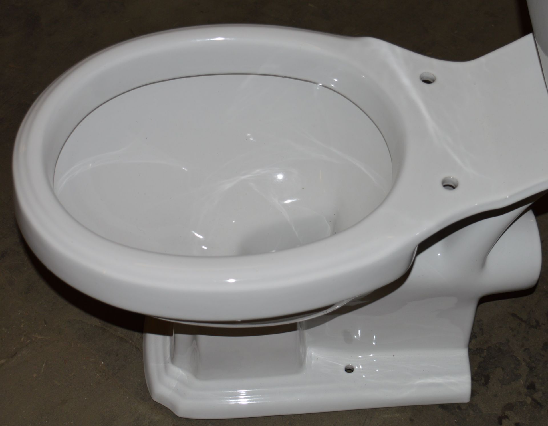1 x Winchester Close Coupled Toilet Pan With Cistern and Toilet Seat - Unused Stock - CL190 - Ref - Image 2 of 9