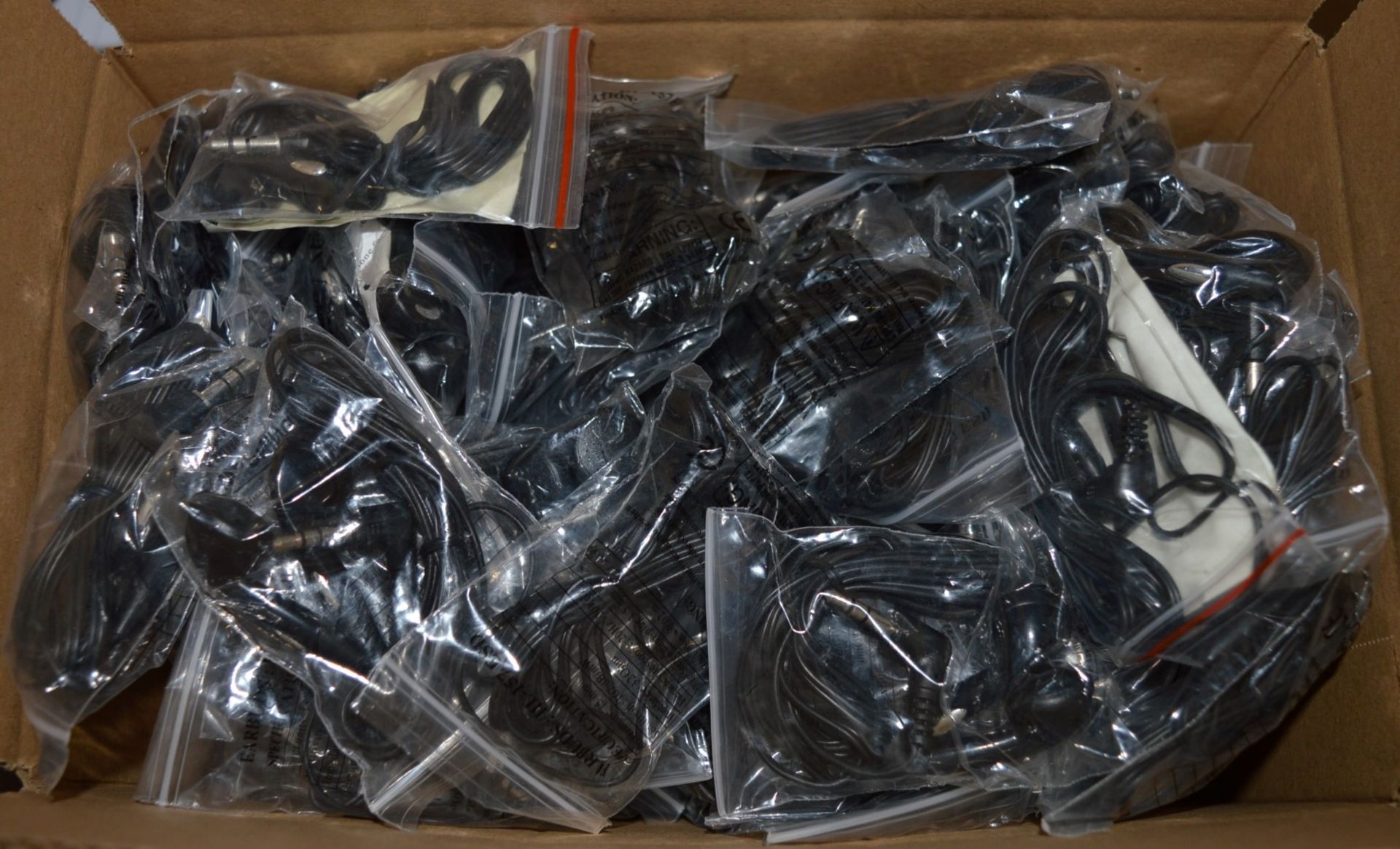 Approx 100 x Earbud Earphones - Type HL157 - 3.5mm Stereo Mini Plug - 32OHM - 107dB - New and Unused - Image 2 of 5