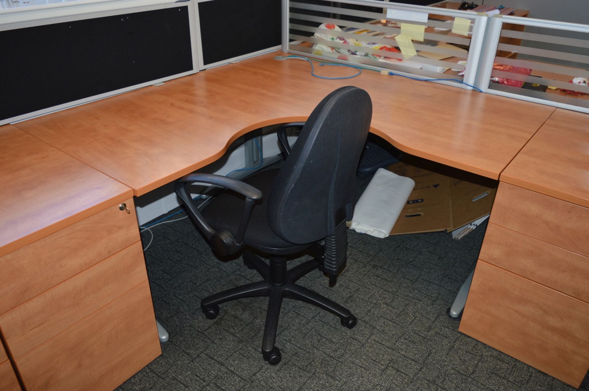 4 x Ergonomical Corner Office Desks With a Beech Finish, Cantilever Grey Coated Base, Cable Tidy - Image 11 of 19