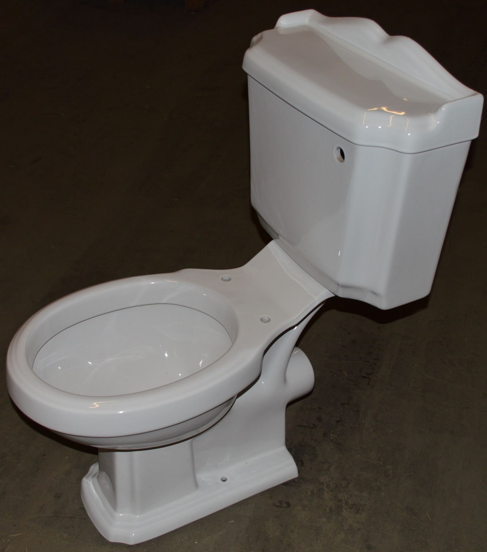 1 x Winchester Close Coupled Toilet Pan With Cistern and Toilet Seat - Unused Stock - CL190 - Ref