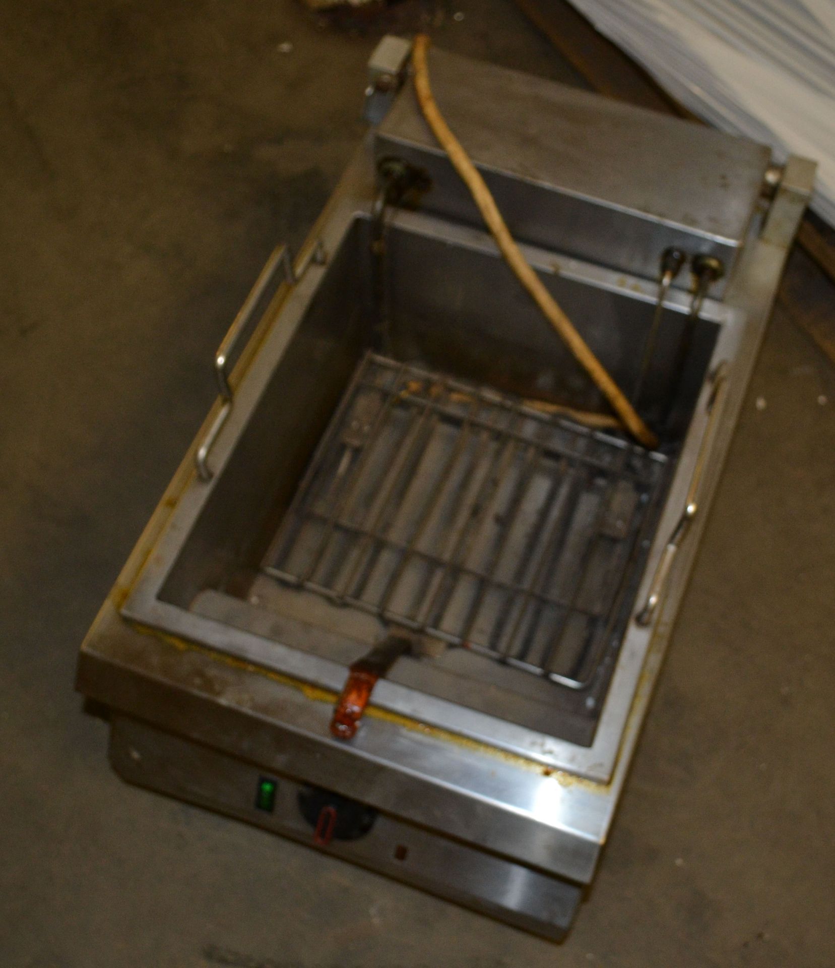 1 x Commercial Single Tank CounterTop Fryer - Ref: FJC005- CL124 - Location: Bolton BL1 - Used Condi - Image 3 of 7