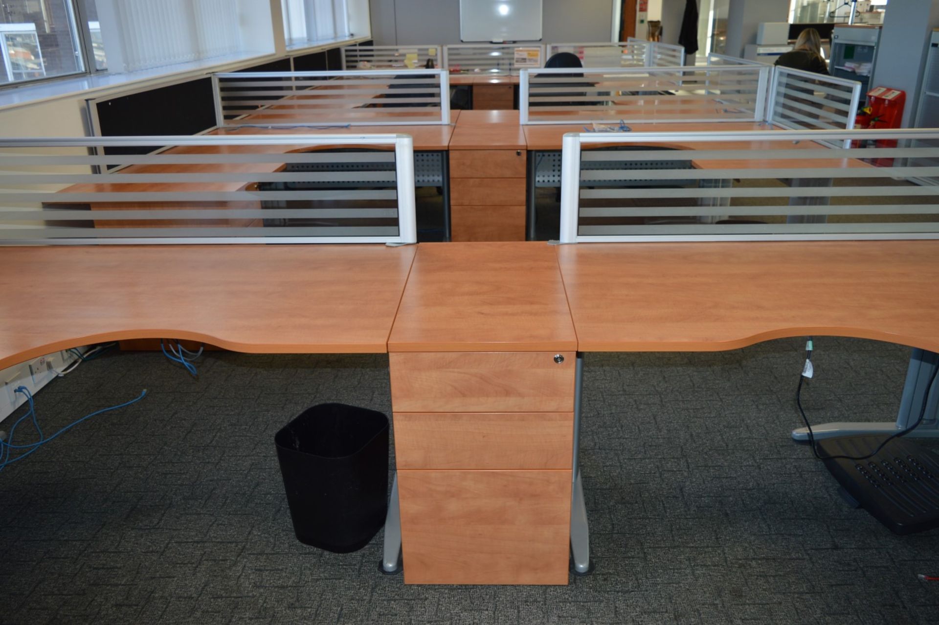 4 x Ergonomical Corner Office Desks With a Beech Finish, Cantilever Grey Coated Base, Cable Tidy - Image 8 of 19