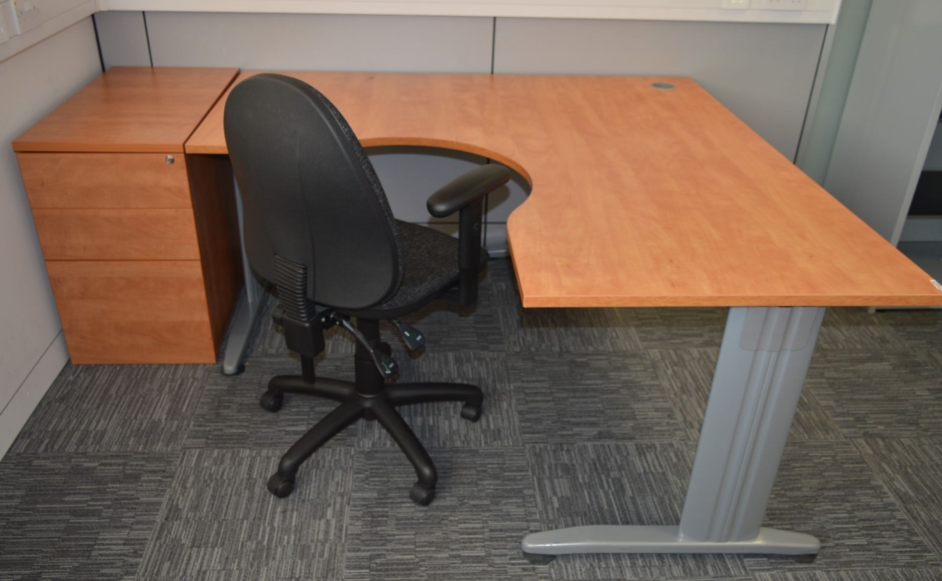 1 x Ergonomical Corner Office Desk With a Beech Finish, Cantilever Grey Coated Base, Cable Tidy - Image 2 of 5