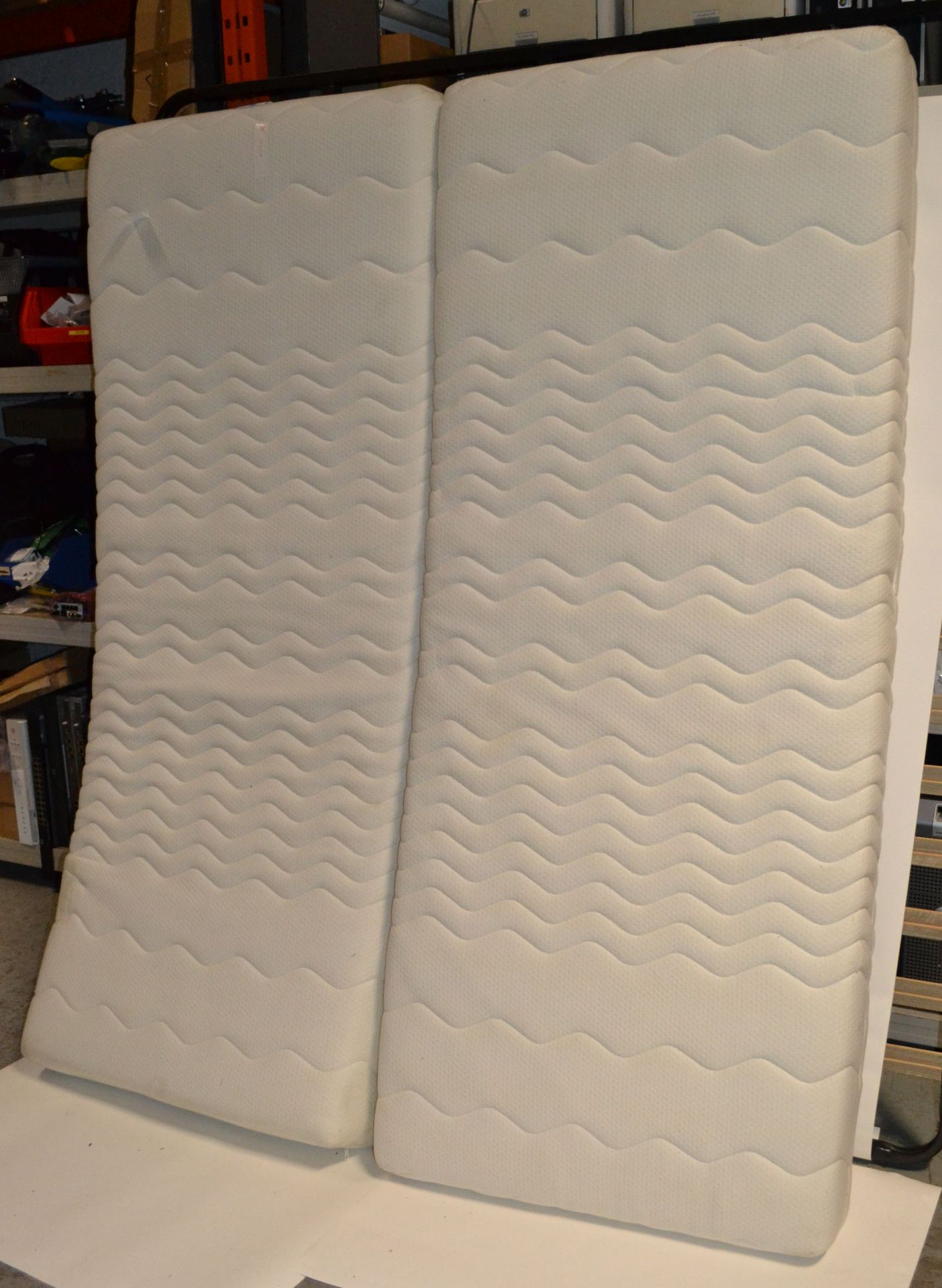 2 x Single Mattresses - Used in Excellent Condition - Dimensions: 200x80cm Each - AE020 - CL007 - Lo - Image 5 of 6