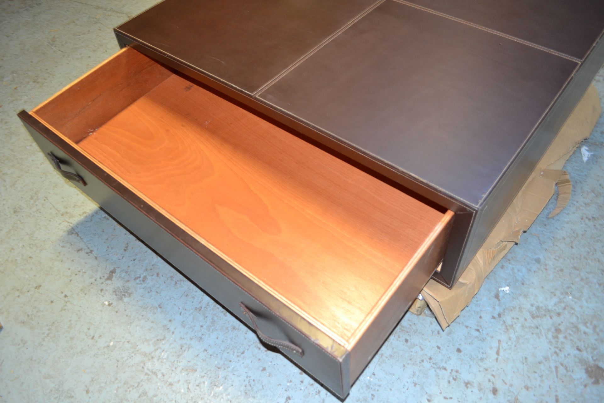 1 x Large Brown Leather Clad Coffee Table With 2-Drawer Storage - Dimensions: 120 x 120 x H31cm - CL - Image 5 of 11