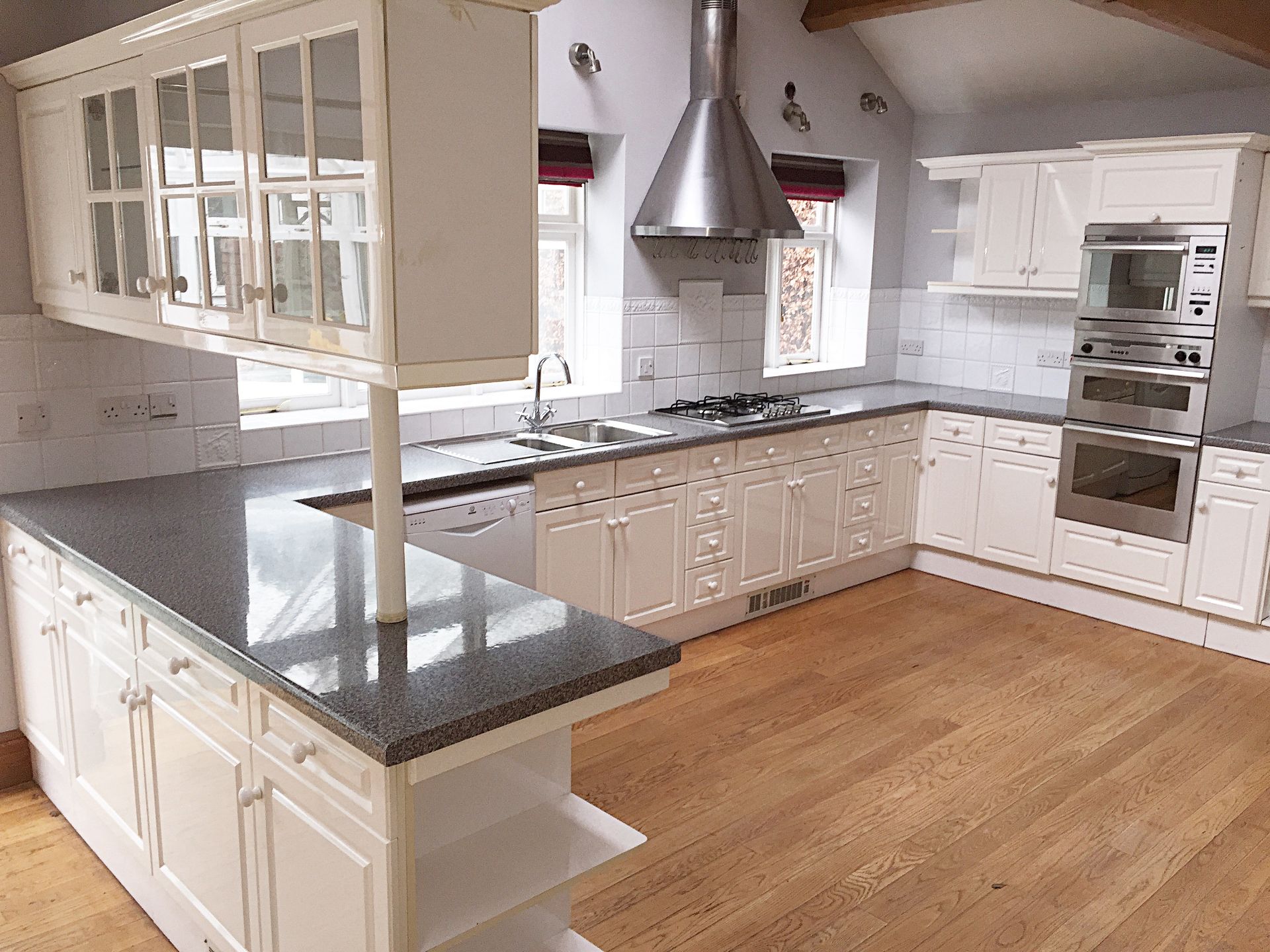 1 x Spacious Bespoke Fitted Kitchen In Cream With Neff And Whirlpool Appliances - Masses Storage